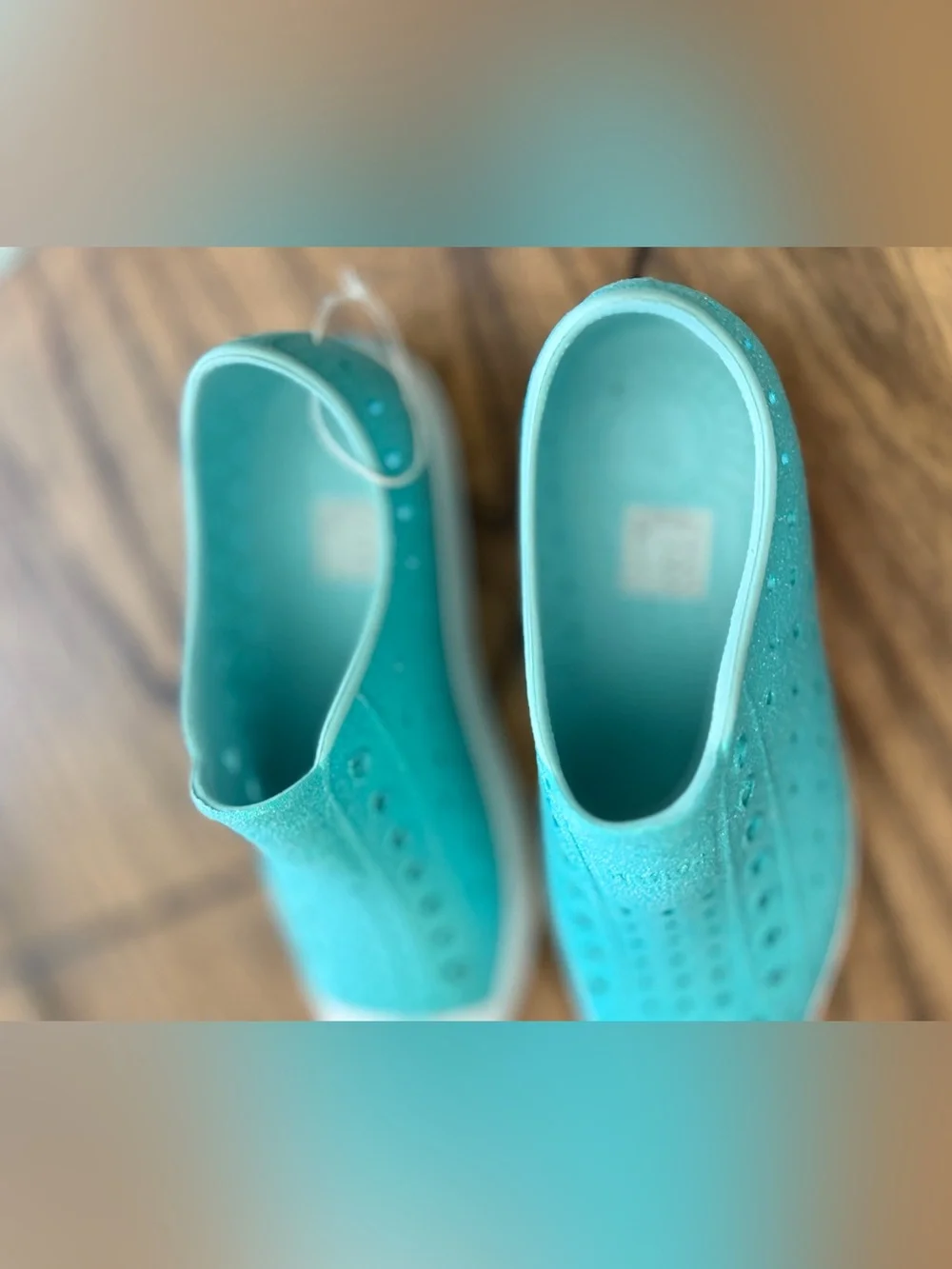 NATIVE Junior size shoes size J-3 Bling Glitter Slip-On Sneaker